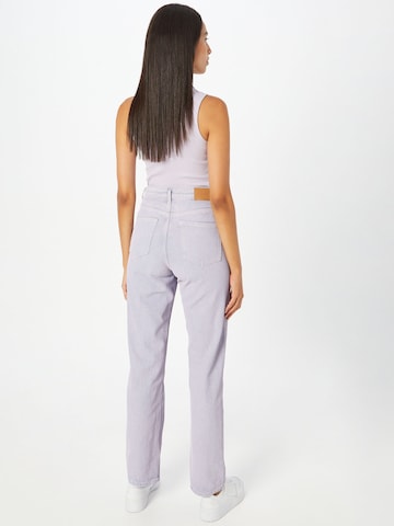 Loosefit Jean 'Rowe Extra High Straight' WEEKDAY en violet