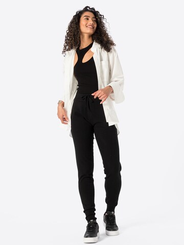 Davida Cashmere Tapered Broek in Zwart