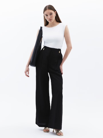 OXXO Wide leg Pleat-front trousers in Black