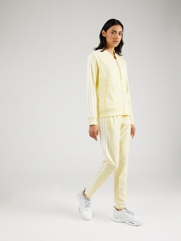 dzeltens ADIDAS SPORTSWEAR Treniņtērps 'Essentials'