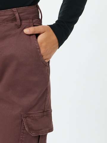 Effilé Pantalon cargo Urban Classics en rouge