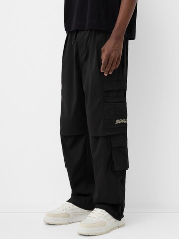 Loosefit Pantalon cargo Bershka en noir : devant