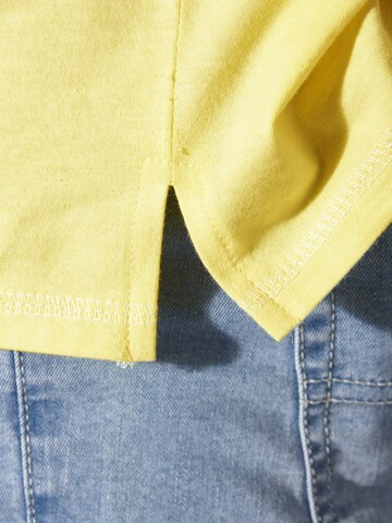 T-Shirt 'Heyfar' Jan Vanderstorm en jaune