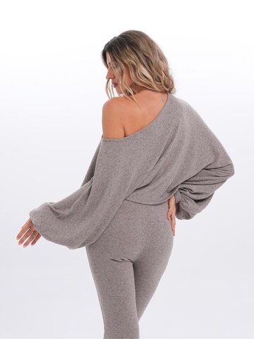 MYLAVIE by Sarah Harrison Pullover in Grau