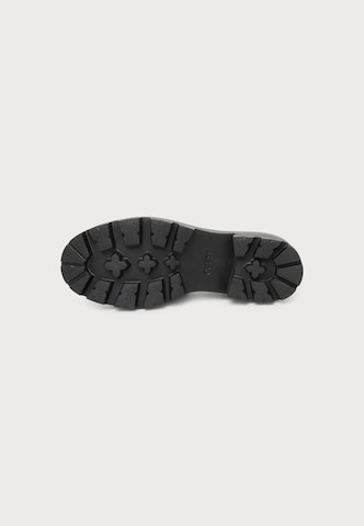 Chaussure basse 'YAAKO' GUESS en noir