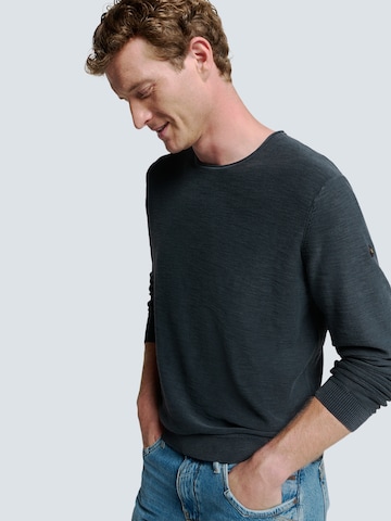 No Excess Pullover in Blau