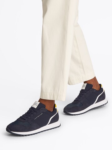 Baskets basses TOMMY HILFIGER en bleu : devant