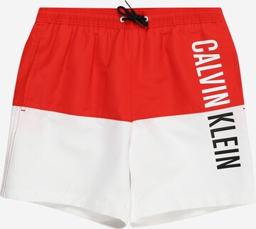 Calvin Klein Swimwear Regular Zwemshorts 'Intense Power ' in Rood: voorkant