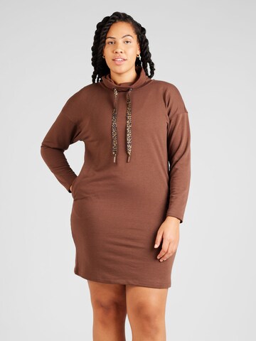 Robe 'LUCI' ONLY Carmakoma en marron : devant