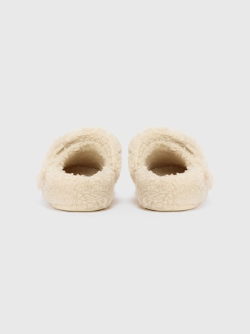 Pantoufle 'Classic Cozzzy' Crocs en beige
