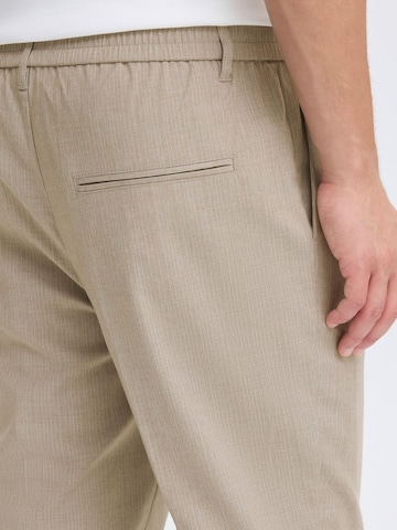 Casual Friday - Regular Calças com pregas ' CFMarc ' em bege