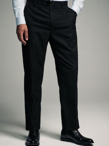 Coupe slim Pantalon à plis Next en noir : devant