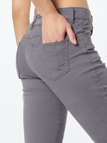 Coupe slim Jean 'Alexa' TOM TAILOR en gris