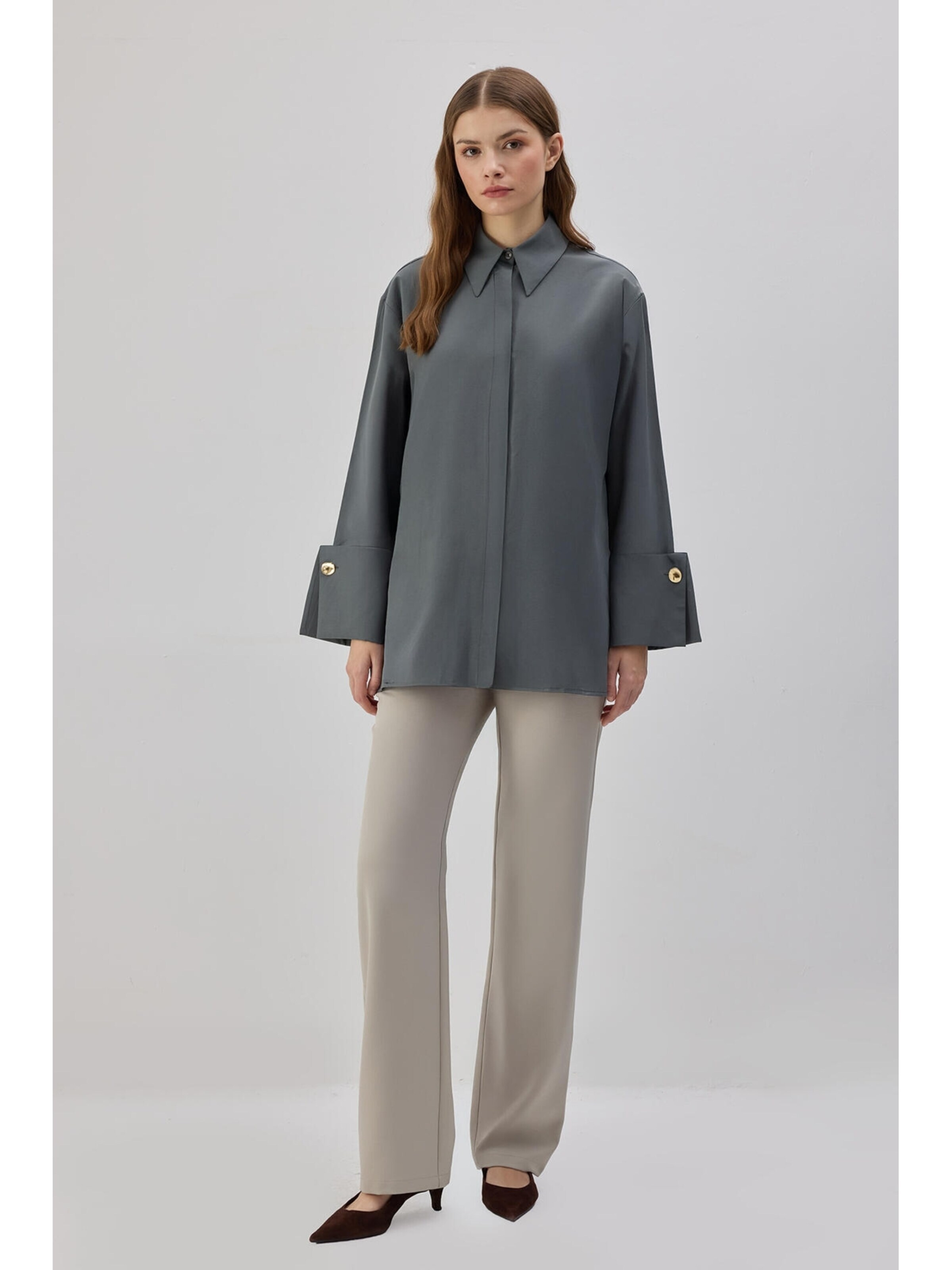 Touché Privé - Camiseta 'Poplin Shirt With Wide Cuff' en gris