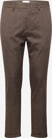 Coupe slim Pantalon chino Lindbergh en marron : devant