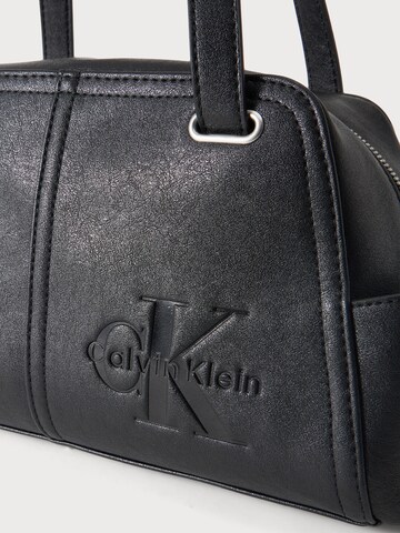 Calvin Klein Kabelka na rameno - Čierna