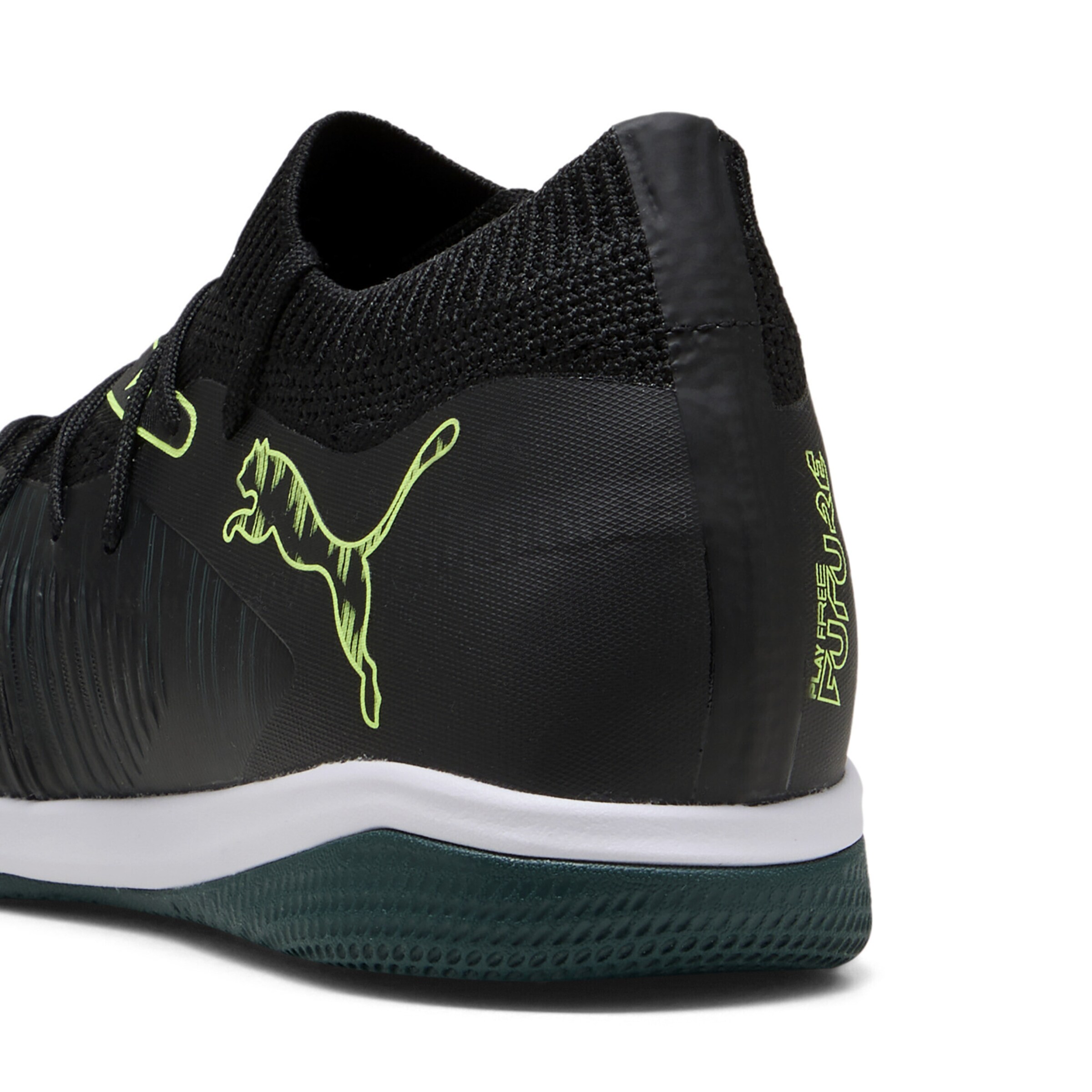 Chaussure de foot 'Future 8 Match' PUMA en noir