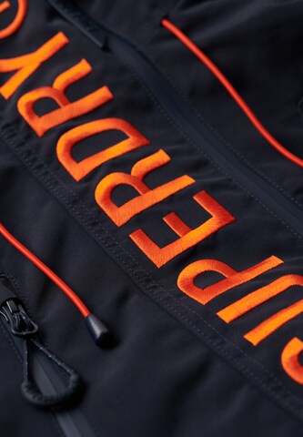 Veste mi-saison 'Ultimate' Superdry en noir