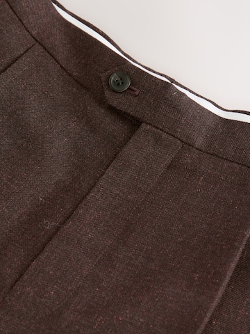 Next Slimfit Bandplooibroek in Bruin