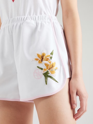 GUESS Regular Shorts 'ZOEY' in Weiß