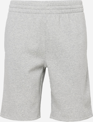 regular Pantaloni sportivi di OAKLEY in grigio: frontale