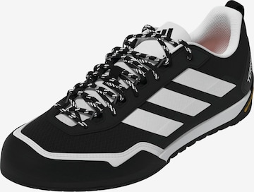 ADIDAS TERREX - Sapato baixo em preto: frente