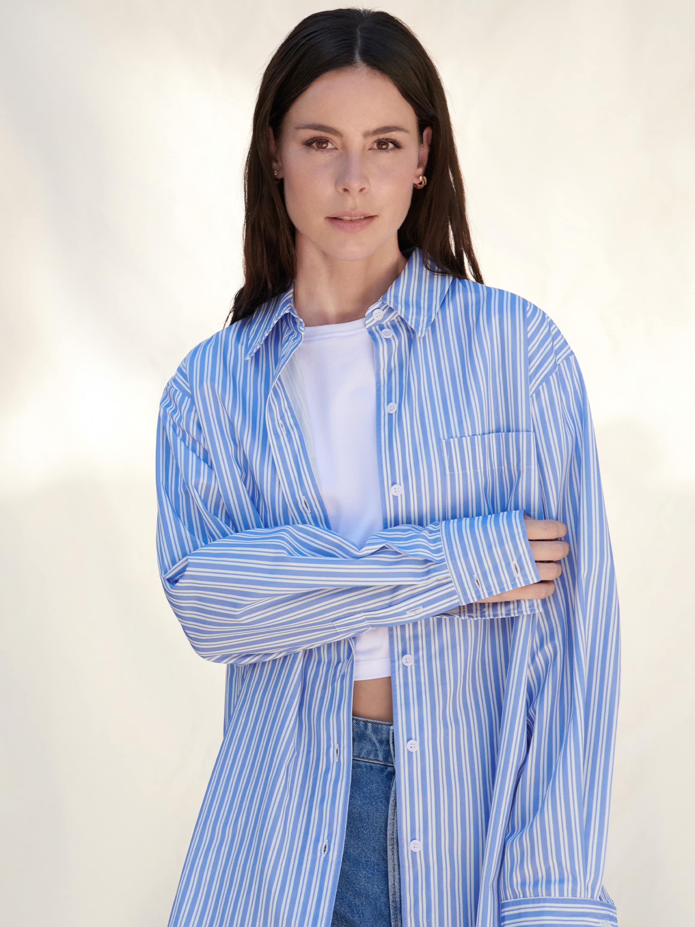 Chemisier 'Sissy' A LOT LESS en bleu : devant