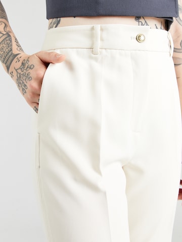 Loosefit Pantalon à pince 'NEW CARLA' GUESS en beige