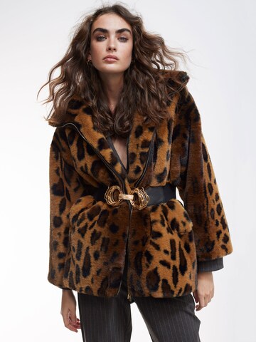 Lola Casademunt Jacke in Braun: Vorderseite