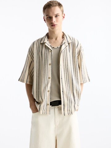 Pull&Bear Comfort fit Button Up Shirt in White: front