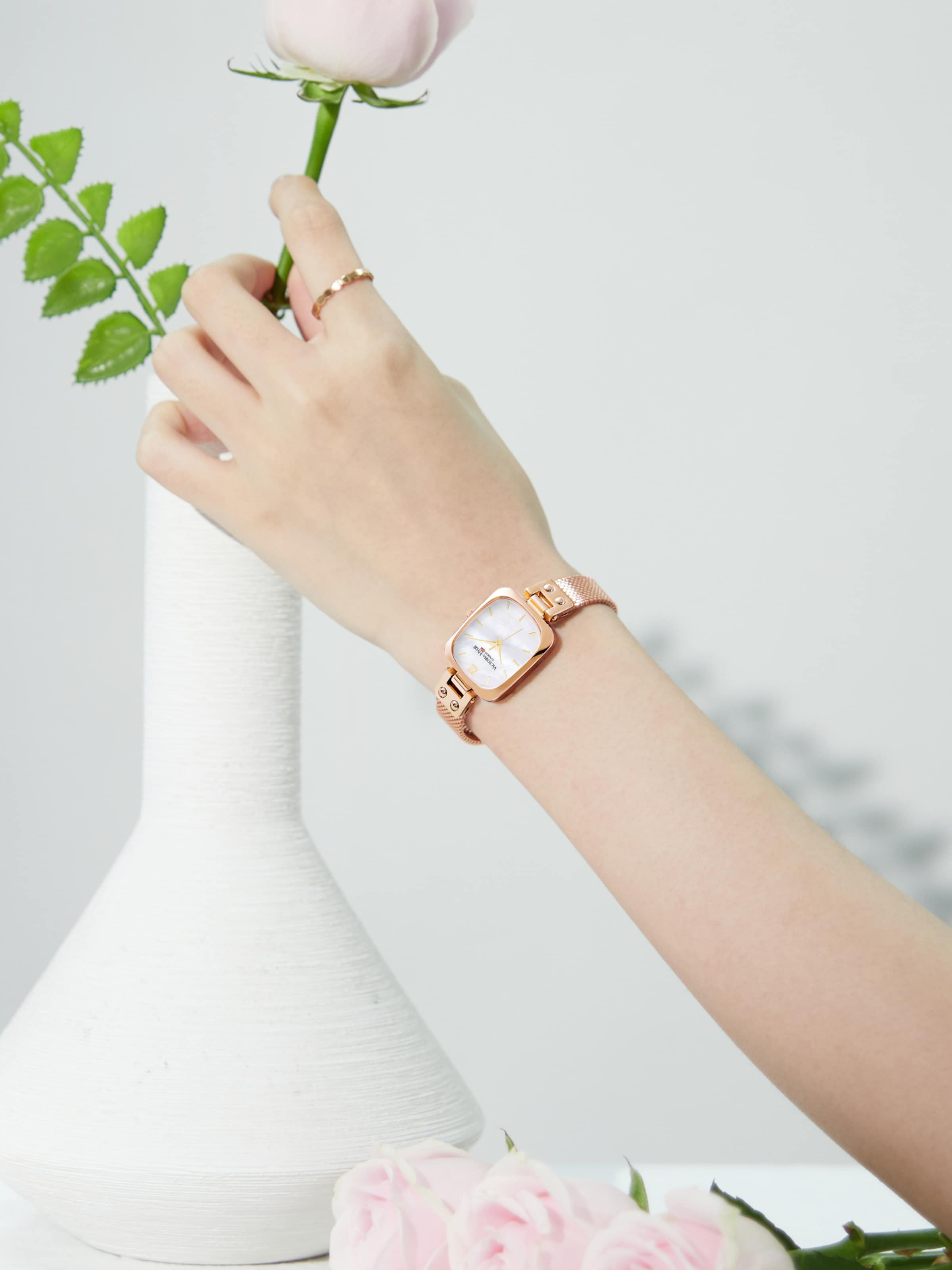 Victoria Hyde Analog watch 'Vivian' in Gold