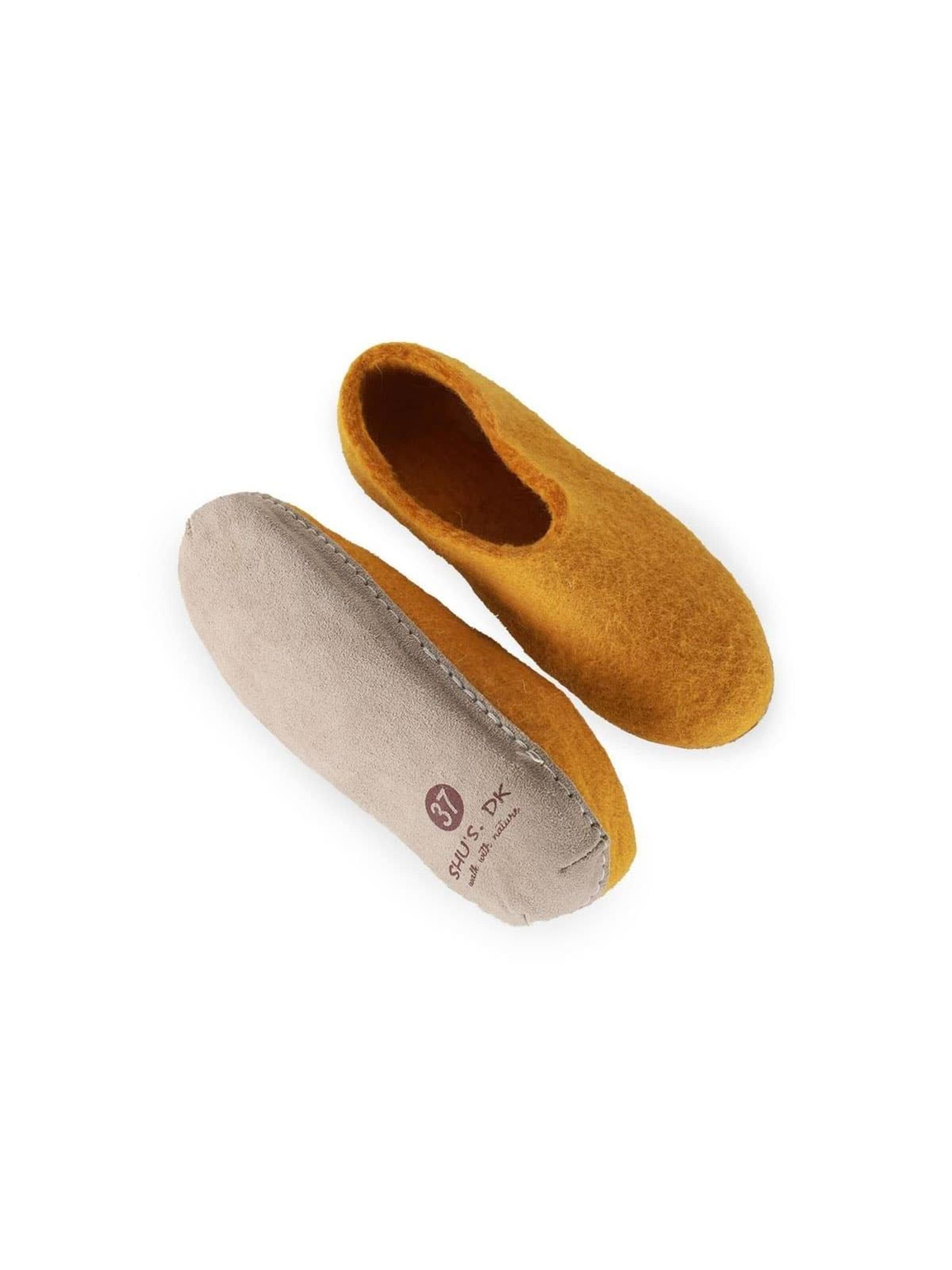 SHUS walk with nature Slip-in 'Uldtøffel (100% ren uld) - hjemmesko m/sål i skind - Dansk Design fra SHUS' i gul