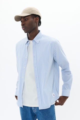 Coupe regular Chemise 'Abrize' Matinique en bleu : devant