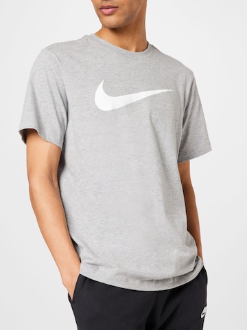 Nike Sportswear T-Shirt 'Swoosh' in Grau
