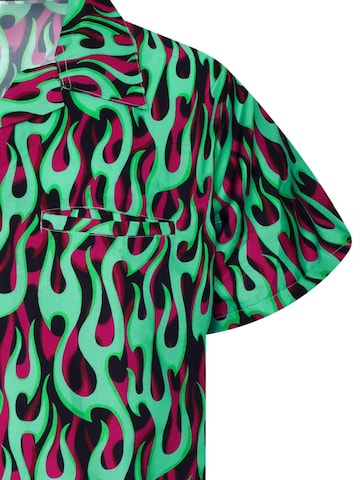 King Kameha - Camiseta 'Flames Allover' en verde