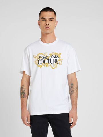 Versace Jeans Couture - Camiseta 'BAROQUE' en blanco: frente
