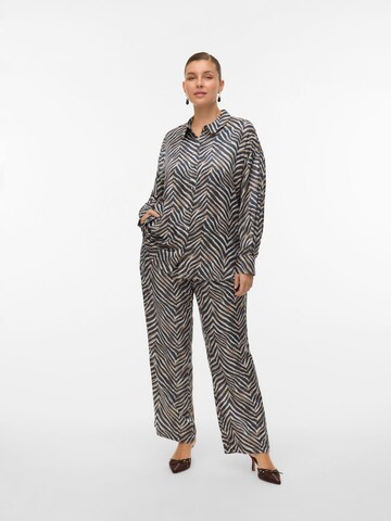 Vero Moda Curve - Blusa 'VMCVINA' en negro