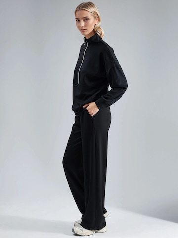 Hiccup Sweat suit in Black