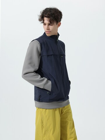 Youthup Vest in Blue