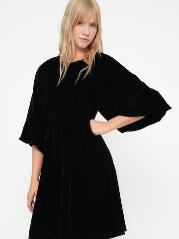 SELECTED Sukienka 'SLFABBY-LAURINA' w kolorze czarny