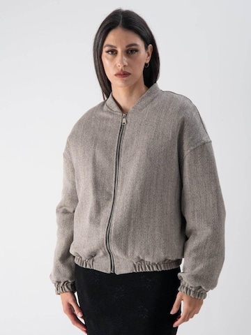 MND Übergangsjacke 'Down bomber jacket with ruffled hem'‌‌‌‌‌ in Grau: Vorderseite
