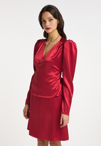 Camicia da donna di faina in rosso: frontale