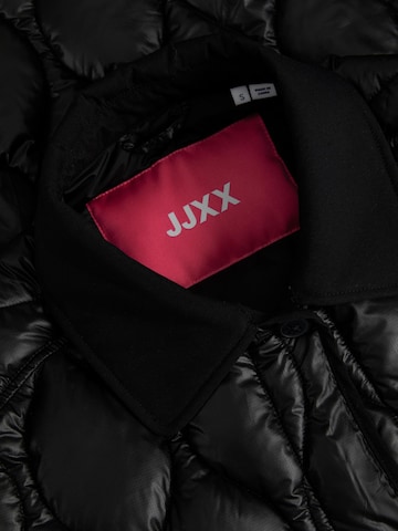 Veste mi-saison 'Mari' JJXX en noir