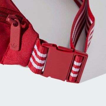 ADIDAS ORIGINALS Belt bag 'Adicolor' in Red