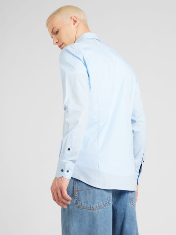 mėlyna TOMMY HILFIGER Priglundantis modelis Dalykinio stiliaus marškiniai