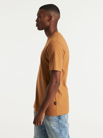 CHASIN' T-Shirt 'Ethan' in Braun
