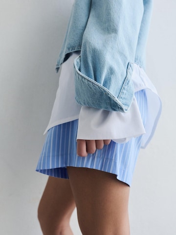 FEMSSY - Loosefit Pantalón 'ARIA STRIPE SHORTS BLUE' en azul
