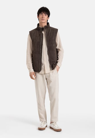 Werner Christ Vest 'Austin' in Brown