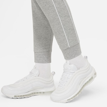 Effilé Pantalon Nike Sportswear en gris