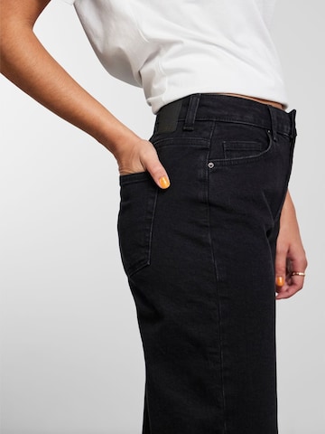 PIECES Regular Jeans 'Holly' in Schwarz